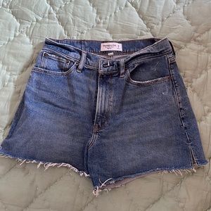 A&F Curve Love High Rise Mom Short